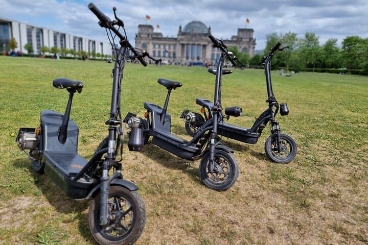 Berlin Scrooser E-Scooter Sightseeing: 2-Hour Guided City Tour photo 4