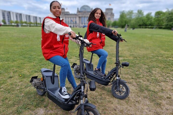 Berlin Scrooser E-Scooter Sightseeing: 2-Hour Guided City Tour photo 5