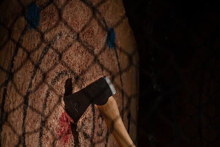 Axe Throwing in Frankfurt Altstadt: Guided Urban Axe Experience photo 6