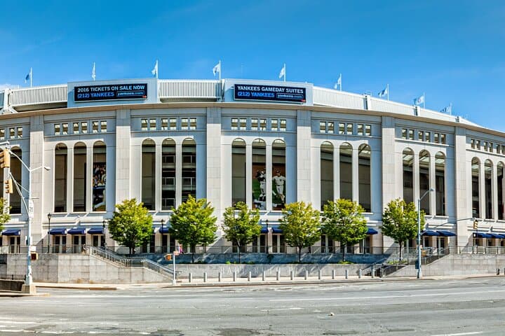 New York Soccer Experience: Manhattan Walking Tour of Stadiums, Shops & Murals