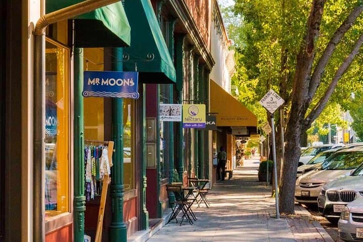 Healdsburg History Walking Tour: Downtown Stories, Sips & Historic Sites