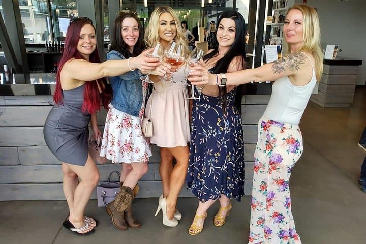 Lake Country Scenic Wine Tour: Okanagan Wine-Tasting Experience from Kelowna