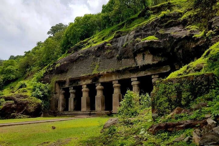 Ferry to Elephanta Caves from Mumbai: Exploring Gharapuri's Rock‑Cut Temples photo 5