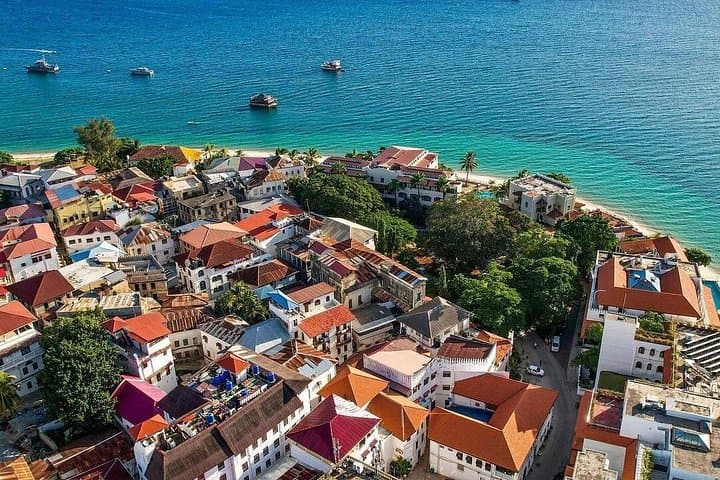 Stone Town, Kuza & Salaam Cave Tour with The Rock Restaurant — Full-Day Zanzibar Experience photo 4