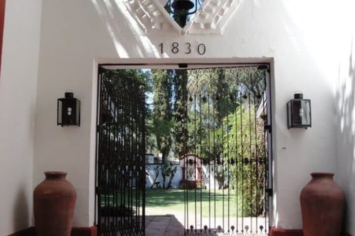 Between Vines and Verses: Mendoza's Borges Labyrinth Wine Tour photo 5