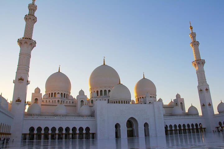 Abu Dhabi Day Trip from Dubai: Private Full-Day Tour to Sheikh Zayed, Heritage Village & Yas Island