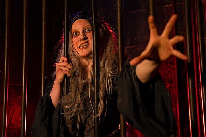 inside-the-london-dungeon-a-dark-walk-through-living-history photo 5