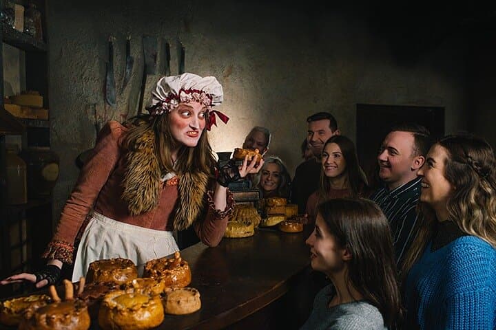 inside-the-london-dungeon-a-dark-walk-through-living-history photo 2