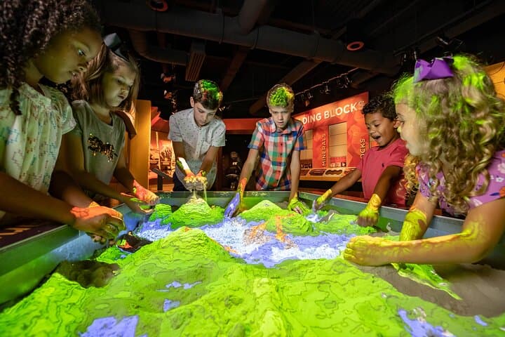 Huntsville and North Alabama Multi-Attraction Pass — See Space, Caves & Gardens in 1–5 Days