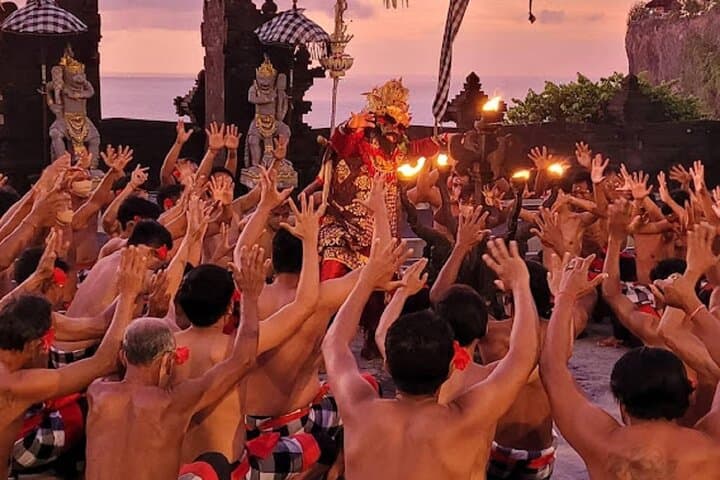 Uluwatu Sunset & Kecak Fire Dance: Cliff-Top Temple Tour with Transfers