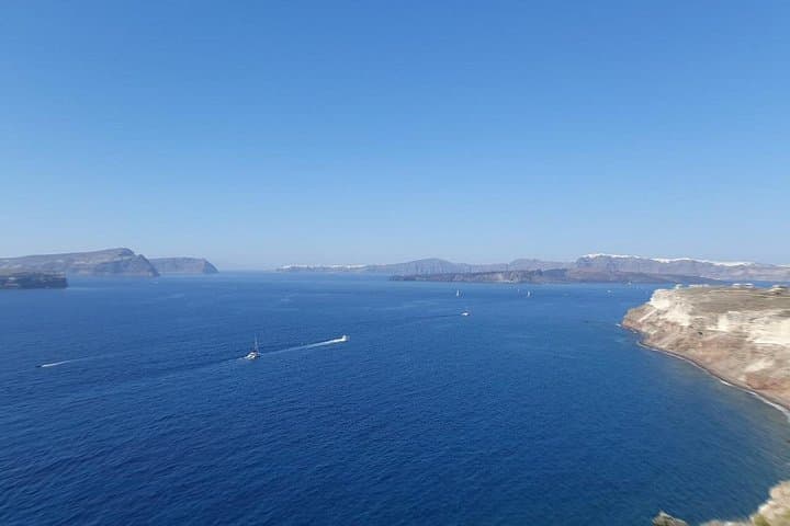 Half-Day Private Santorini Tour: Red & Black Sand Beaches, Oia & Amoudi Bay photo 2