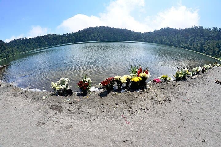 Chicabal Volcano and Sacred Lagoon Trek from Quetzaltenango photo 5