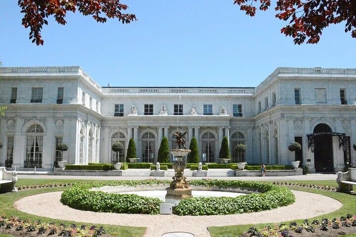 Ocean Drive Historic District Newport: Self-Guided Driving Audio Tour photo 2