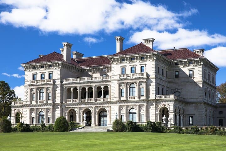 Ocean Drive Historic District Newport: Self-Guided Driving Audio Tour photo 3