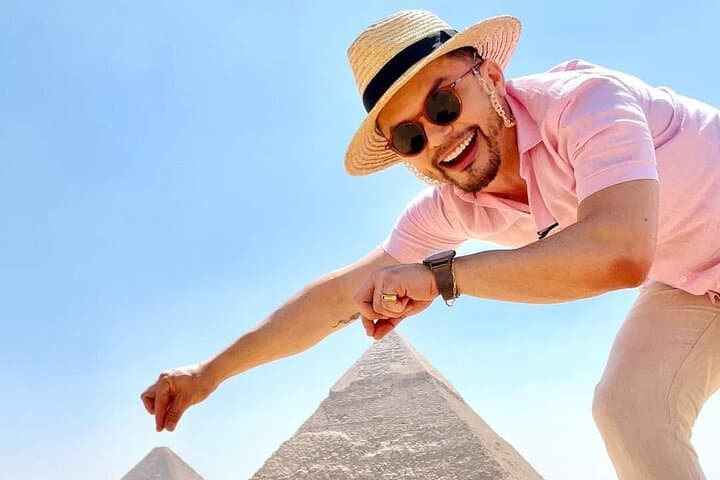 Hurghada to Cairo Private Day Tour by Flight: Giza Pyramids, Egyptian Museum & Lunch photo 2