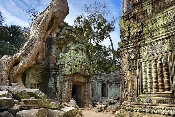 Full-Day Private Tour: Angkor Wat, Ta Prohm, Angkor Thom & Banteay Srei photo 4
