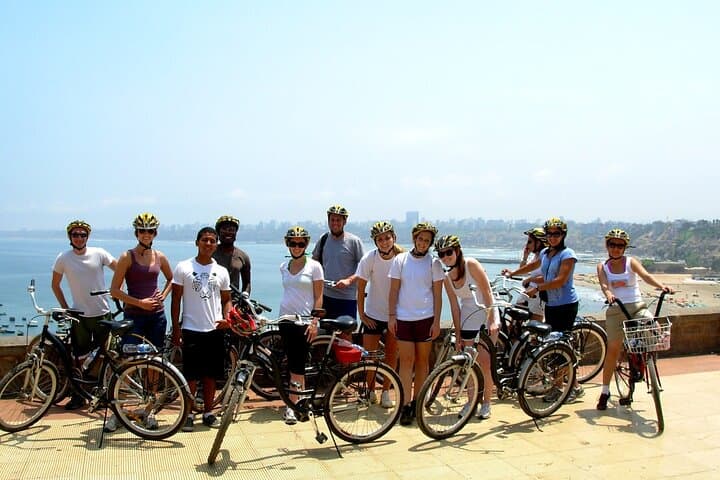 Guided Bike Tour of San Isidro, Miraflores & Barranco — Lima Coastal Ride photo 4