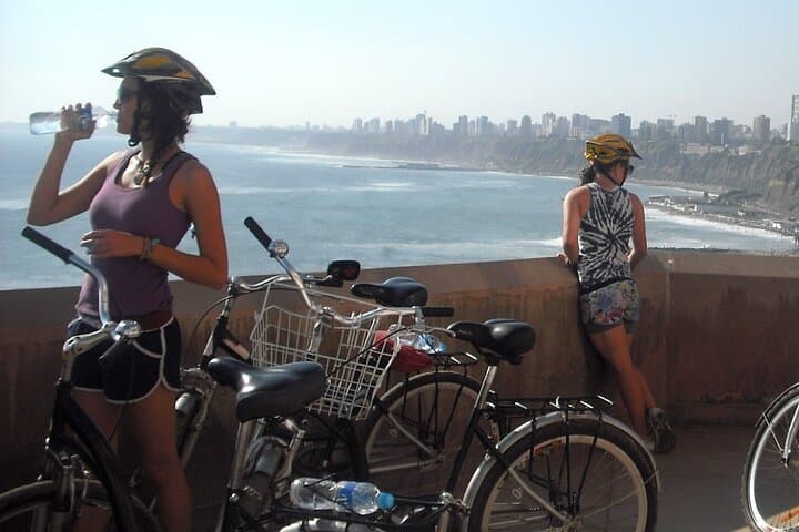 Guided Bike Tour of San Isidro, Miraflores & Barranco — Lima Coastal Ride photo 5