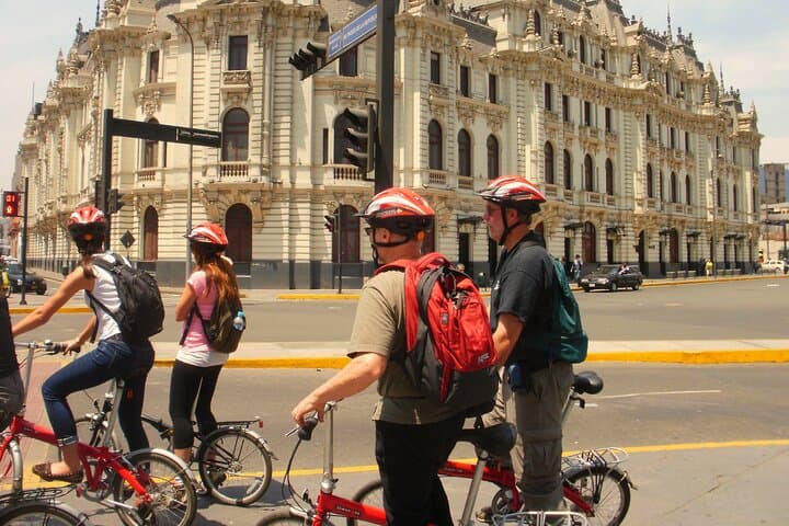 Guided Bike Tour of San Isidro, Miraflores & Barranco — Lima Coastal Ride photo 6