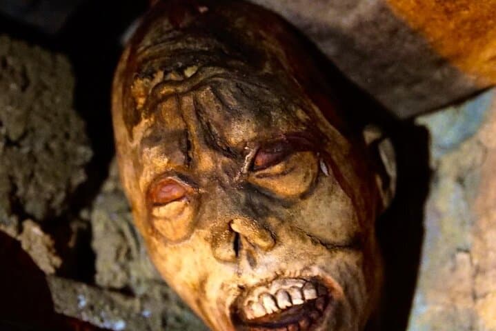 Edinburgh Underground Ghost Tour: Old Town Vaults & Greyfriars Walk