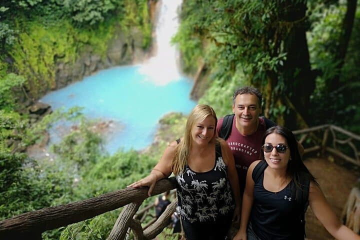 Rio Celeste Waterfall and Sloth Watching at Tenorio Volcano: Day Trip from San José