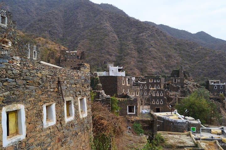 Explore Rijal Almaa & Jabal Sawda: Ancient Village, Juniper Forests, and Honey Tasting photo 6