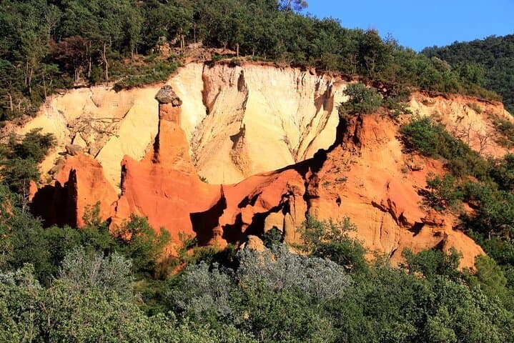 Luberon Villages Day Tour: Gordes, Roussillon & Lourmarin from Aix/Marseille photo 1
