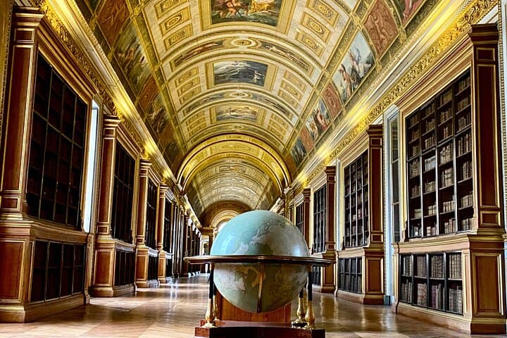 Private Fontainebleau and Versailles Day Trip from Paris by Mercedes — Skip-the-Line Trianon & Gardens photo 2
