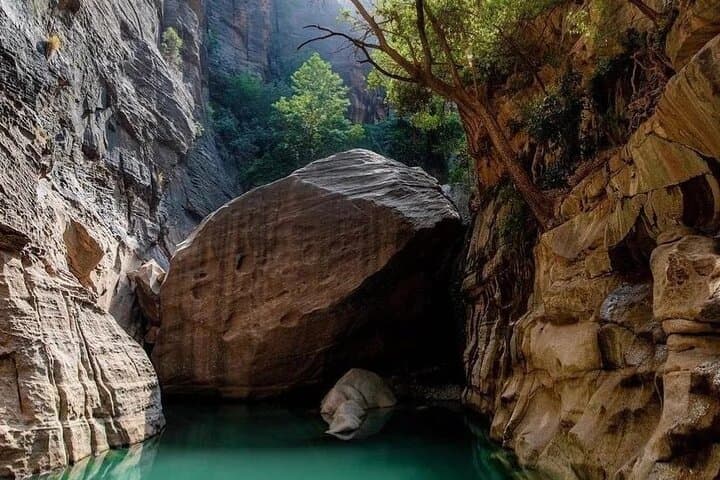 Wadi Lajab Canyon Hike: Abha's Desert-Valley Waterfalls & Black Mountain photo 3