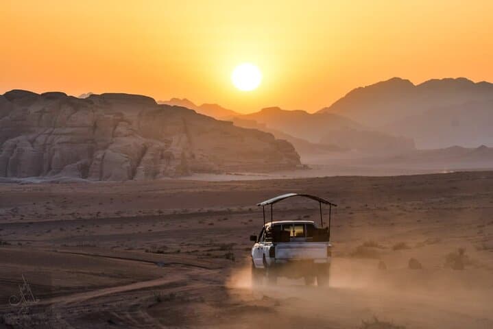 Wadi Rum 4x4 Full-Day Desert Tour — Dunes, Canyons & Um Fruth Rock Bridge