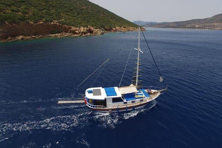 Sunset Dinner Cruise in Bodrum: Private 3-Hour Boat Tour to Aquarium Bay photo 2