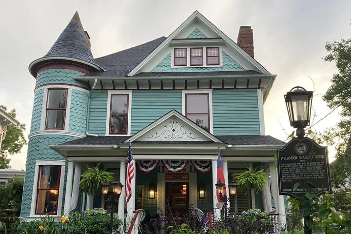 Wilmington History and Architecture Walking Tour: From Colonial Streets to Modern Film Sets photo 1