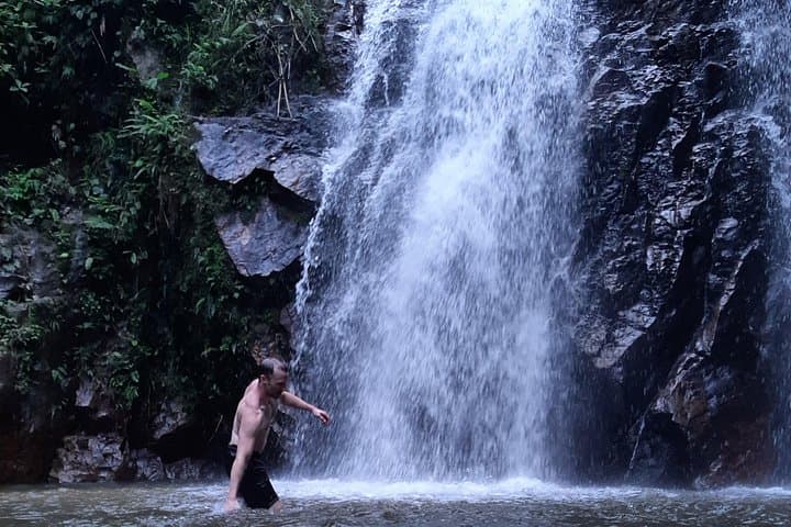 Full-Day Manuel's Waterfalls: Day Hike from Guayaquil to Naranjal Cascades