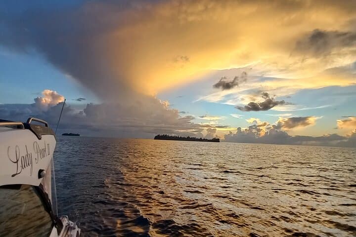 Private Bora Bora Sunset Cruise — Champagne Lagoon Sunset Experience photo 4
