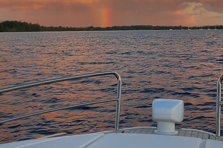 Private Bora Bora Sunset Cruise — Champagne Lagoon Sunset Experience photo 5