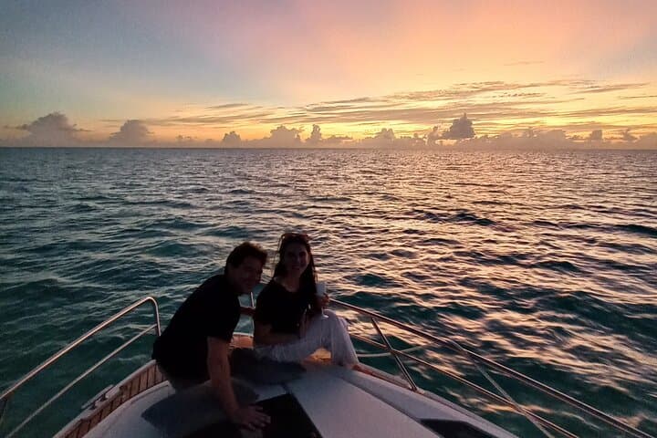 Private Bora Bora Sunset Cruise — Champagne Lagoon Sunset Experience photo 6