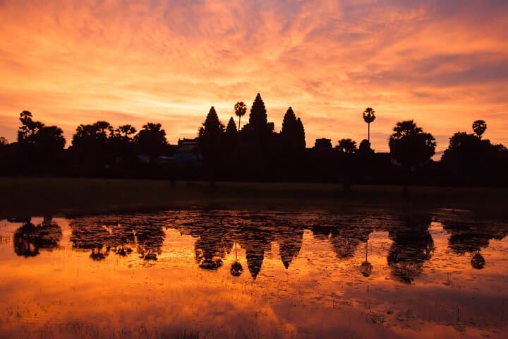 2-Day Angkor Wat Immersive Tour — Sunrise, Ta Prohm & Tonle Sap Village photo 1
