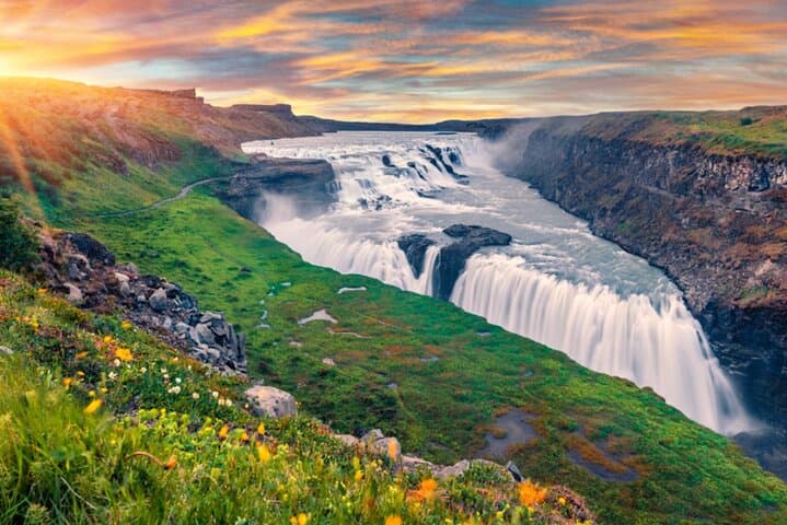 Golden Circle Iceland: Þingvellir, Geysir & Gullfoss Day Tour Guide
