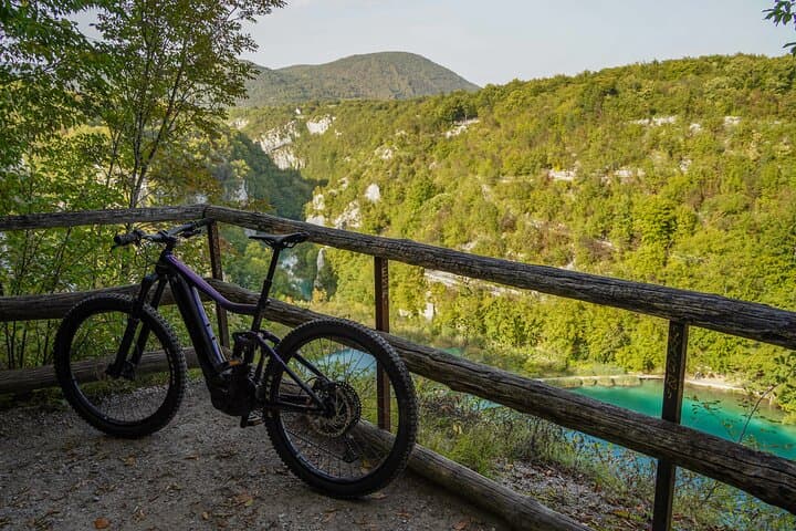 E‑Bike to Plitvice Big Waterfall & Tito's Villa — Lower Lakes Viewpoints photo 2
