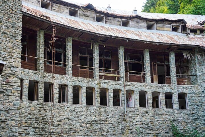 E‑Bike to Plitvice Big Waterfall & Tito's Villa — Lower Lakes Viewpoints photo 5