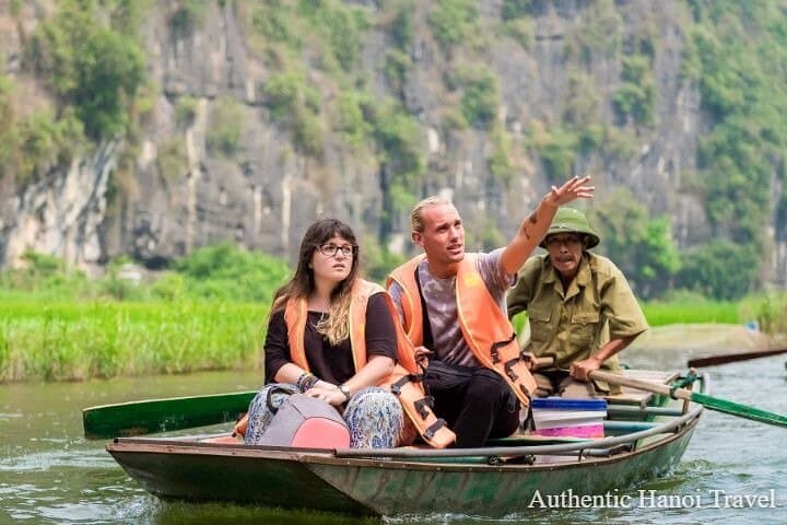 Tam Coc & Hoa Lu Day Trip: Limousine Transfer to Vietnam’s Karst Riverlands photo 4
