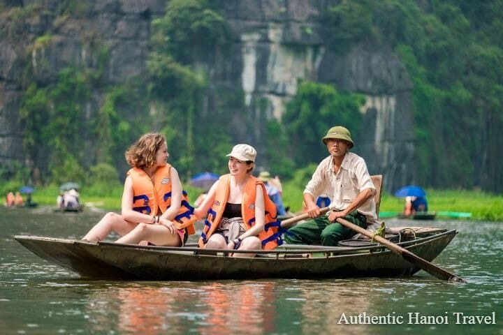 Tam Coc & Hoa Lu Day Trip: Limousine Transfer to Vietnam’s Karst Riverlands photo 3