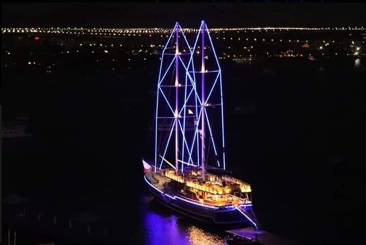 Sharm El Sheikh Night Dinner Cruise: Red Sea Dinner & Live Show photo 2