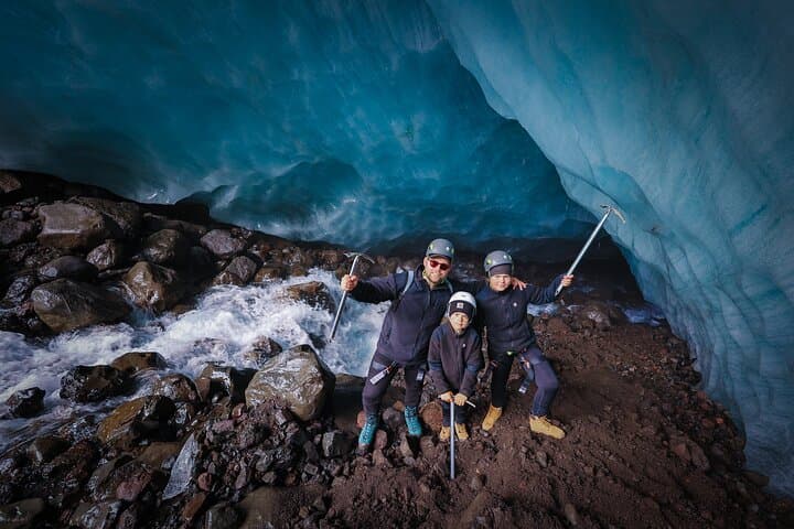Early Bird Ice Cave Tour with Professional Photos at Jökulsárlón Glacier photo 3