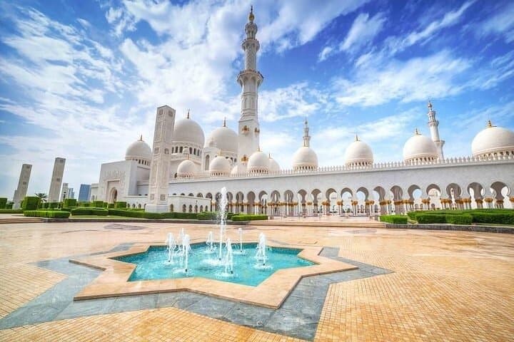 Private Abu Dhabi City Tour: Sheikh Zayed, Corniche & Heritage Village