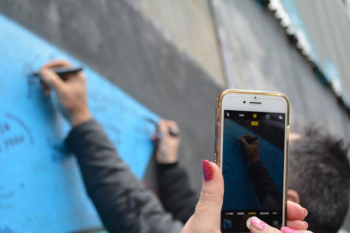 Belfast One-Hour Private Black Taxi Tour — Murals, Peace Walls & Local Stories photo 5