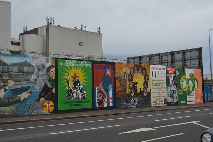 Belfast One-Hour Private Black Taxi Tour — Murals, Peace Walls & Local Stories photo 2