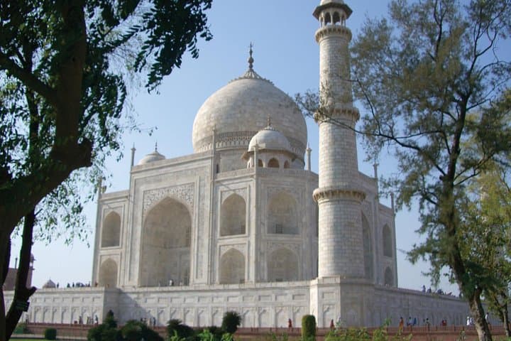 2-Day Agra Trip From Bangalore: Taj Mahal & Agra Fort with Flights