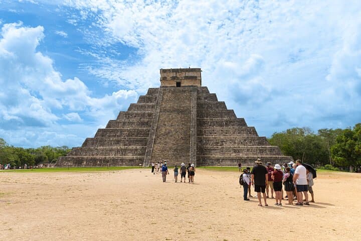 Chichén Itzá, Sacred Cenote & Valladolid Day Tour from Cancun