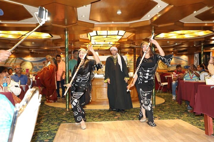 Cairo Nile Dinner Cruise with Belly Dance and Tanoura Show photo 4